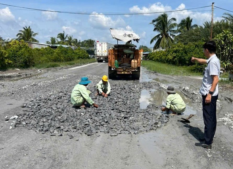 Đồng Tháp: Gấp rút sửa chữa đường nối QL80 vào trung tâm Sa Đéc- Ảnh 2. Đồng Tháp: Gấp rút sửa chữa đường nối QL80 vào trung tâm Sa Đéc- Ảnh 2.