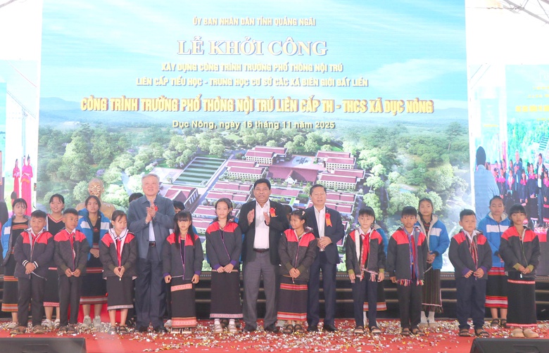 Ph&oacute; Thủ tướng Nguyễn H&ograve;a B&igrave;nh: Trường học v&ugrave;ng bi&ecirc;n biểu tượng đo&agrave;n kết miền xu&ocirc;i v&agrave; ngược- Ảnh 4.