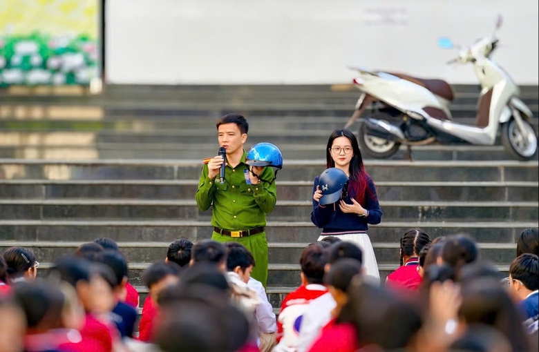 Đưa ATGT v&agrave;o trường học: Khi mỗi học sinh trở th&agrave;nh một tuy&ecirc;n truyền vi&ecirc;n nhỏ- Ảnh 1.
