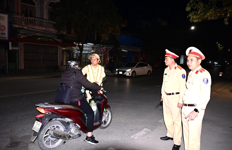 Hải Ph&ograve;ng xử phạt 128 trường hợp vi phạm nồng độ cồn trong một ng&agrave;y- Ảnh 1.