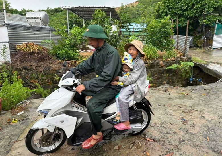 Mưa lớn, nhiều khu vực miền núi ở Khánh Hòa bị cô lập, giao thông chia cắt- Ảnh 3. Mưa lớn, nhiều khu vực miền núi ở Khánh Hòa bị cô lập, giao thông chia cắt- Ảnh 3.