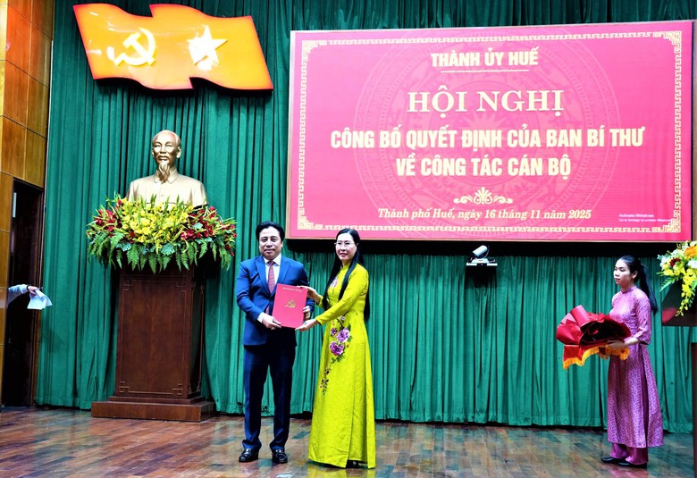 Chủ tịch UBND tỉnh Kh&aacute;nh H&ograve;a l&agrave;m Ph&oacute; B&iacute; thư Th&agrave;nh ủy Huế- Ảnh 2.