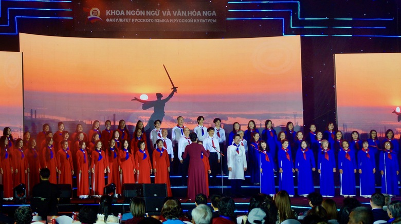 Khoa Ngôn ngữ và Văn hóa Nga - ĐH Ngoại ngữ kỷ niệm 70 năm, nhận Bằng khen của Thủ tướng- Ảnh 5. Khoa Ngôn ngữ và Văn hóa Nga - ĐH Ngoại ngữ kỷ niệm 70 năm, nhận Bằng khen của Thủ tướng- Ảnh 5.