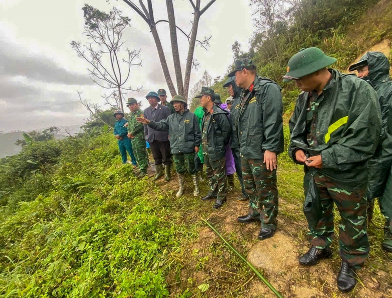 Tạm dừng t&igrave;m kiếm 3 nạn nh&acirc;n vụ sạt lở n&uacute;i ở TP Đ&agrave; Nẵng do mưa lớn v&agrave; sương m&ugrave;- Ảnh 1.