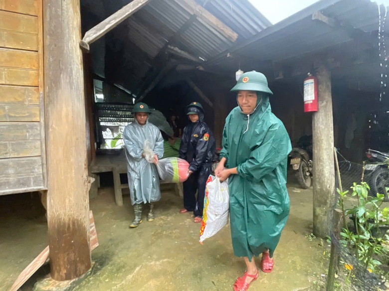 Đ&agrave; Nẵng: Sạt lở nghi v&ugrave;i lấp 3 nạn nh&acirc;n, sơ t&aacute;n th&ecirc;m gần 200 người d&acirc;n- Ảnh 2.