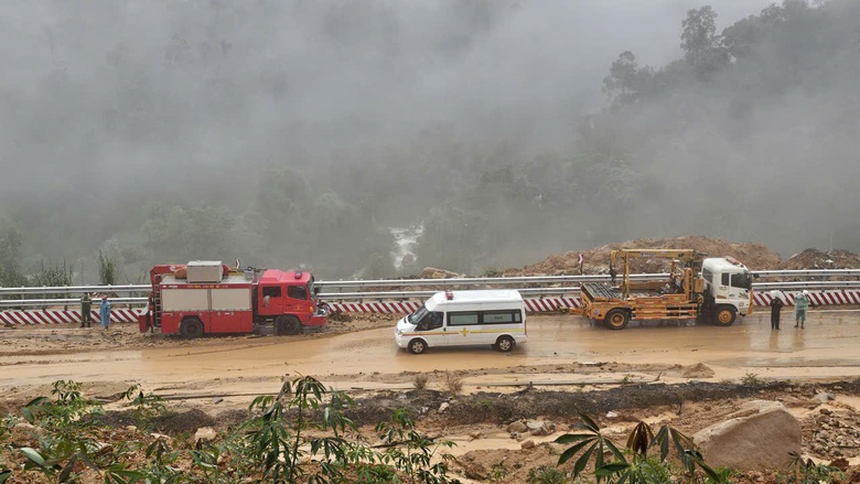 Danh t&iacute;nh c&aacute;c nạn nh&acirc;n trong vụ sạt lở 6 người tử vong tr&ecirc;n đ&egrave;o Kh&aacute;nh L&ecirc;- Ảnh 1.
