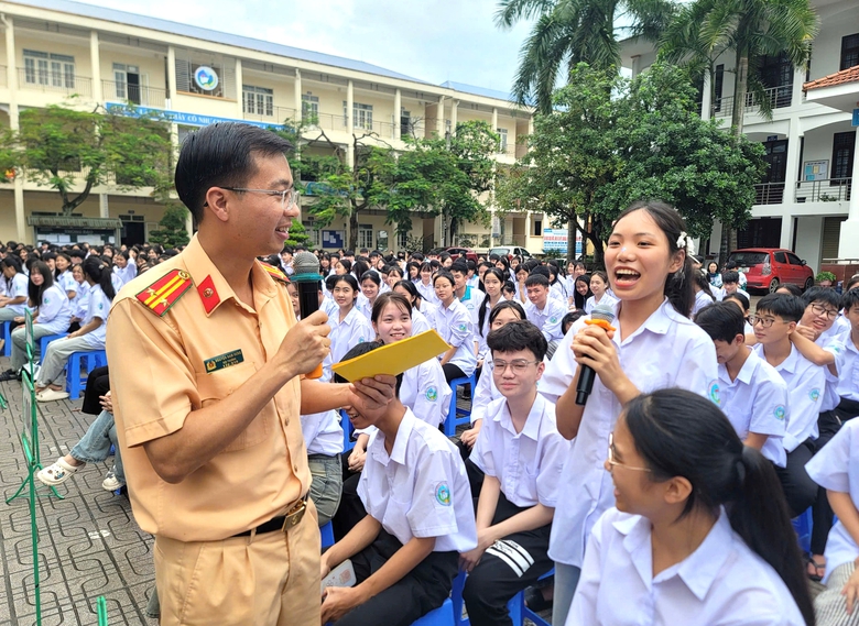 Th&aacute;i Nguy&ecirc;n: &Yacute; thức học sinh thay đổi r&otilde; rệt nhờ tuy&ecirc;n truyền an to&agrave;n giao th&ocirc;ng đường bộ- Ảnh 2.
