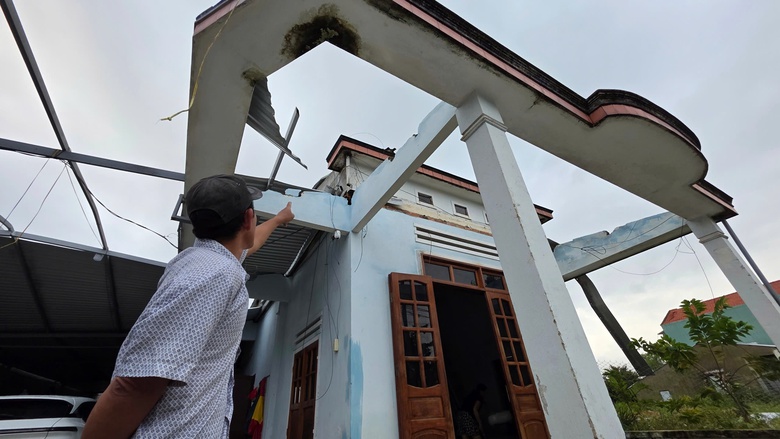 Lốc xo&aacute;y ở Đ&agrave; Nẵng, 4 người bị thương, hơn 30 ng&ocirc;i nh&agrave; tốc m&aacute;i- Ảnh 1.
