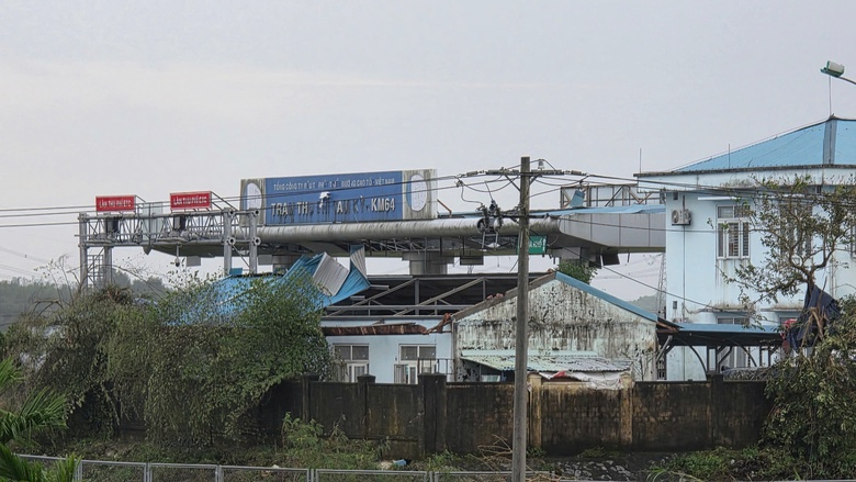 Lốc xo&aacute;y ở Đ&agrave; Nẵng, 4 người bị thương, hơn 30 ng&ocirc;i nh&agrave; tốc m&aacute;i- Ảnh 3.