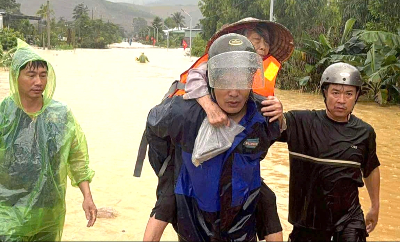 Mưa lớn khiến c&aacute;c tuyến quốc lộ, tỉnh lộ tại Đắk Lắk ngập s&acirc;u, giao th&ocirc;ng chia cắt- Ảnh 3.