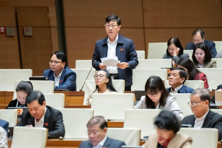 Đại biểu Quốc hội đề nghị cấm tuyệt đối h&agrave;nh vi &eacute;p mua bảo hiểm khi vay vốn ng&acirc;n h&agrave;ng- Ảnh 2.