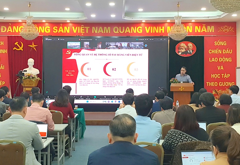 Đảng ủy Bộ X&acirc;y dựng tổ chức tập huấn sử dụng &ldquo;Sổ tay đảng vi&ecirc;n điện tử&rdquo;- Ảnh 2.