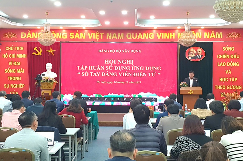 Đảng ủy Bộ X&acirc;y dựng tổ chức tập huấn sử dụng &ldquo;Sổ tay đảng vi&ecirc;n điện tử&rdquo;- Ảnh 1.