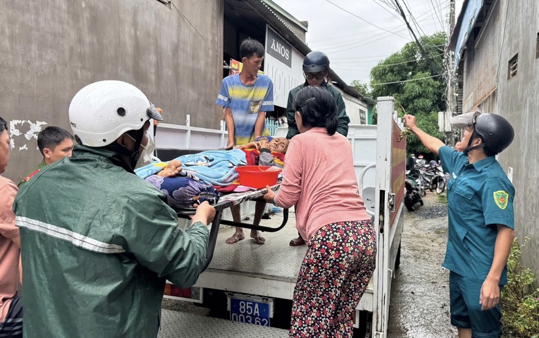 Kh&aacute;nh Ho&agrave;: T&igrave;nh qu&acirc;n - d&acirc;n khăng kh&iacute;t trong những ng&agrave;y hoạn nạn v&igrave; lũ dữ- Ảnh 11.