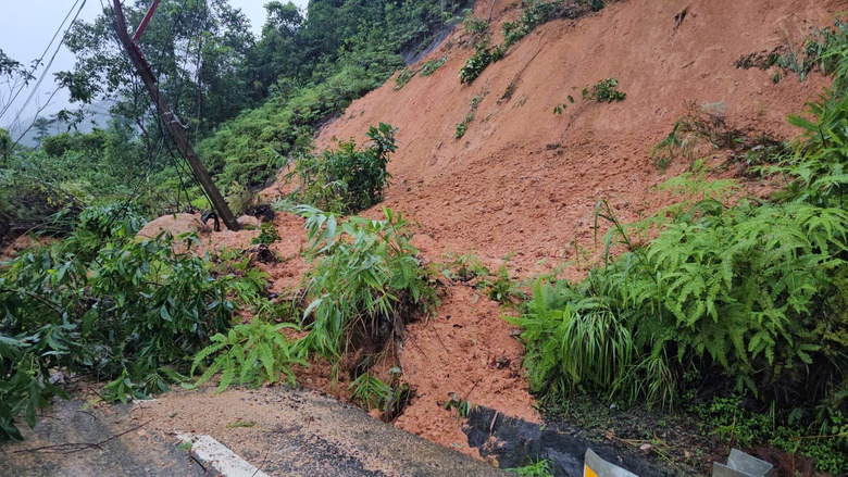 Tổng lực ứng phó mưa lũ: Bộ Xây dựng chỉ đạo khẩn, không để dân vào vùng nguy hiểm- Ảnh 1. Tổng lực ứng phó mưa lũ: Bộ Xây dựng chỉ đạo khẩn, không để dân vào vùng nguy hiểm- Ảnh 1.