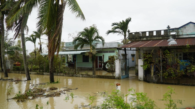 Gia Lai: 3.200 hộ bị ngập lụt, cô lập do mưa lớn kéo dài- Ảnh 3. Gia Lai: 3.200 hộ bị ngập lụt, cô lập do mưa lớn kéo dài- Ảnh 3.