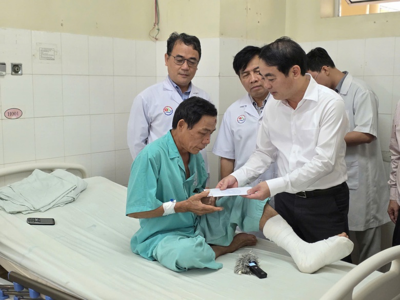 Bí thư Tỉnh ủy Khánh Hòa thăm hỏi các nạn nhân vụ sạt lở đèo Khánh Lê và Khánh Sơn- Ảnh 1. Bí thư Tỉnh ủy Khánh Hòa thăm hỏi các nạn nhân vụ sạt lở đèo Khánh Lê và Khánh Sơn- Ảnh 1.