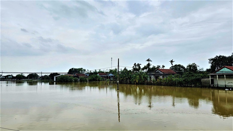 T&igrave;m thấy nạn nh&acirc;n mất t&iacute;ch trong vụ lật ghe ở Huế- Ảnh 1.