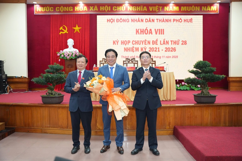 &Ocirc;ng Nguyễn Khắc To&agrave;n được bầu giữ chức Chủ tịch UBND TP Huế- Ảnh 1.