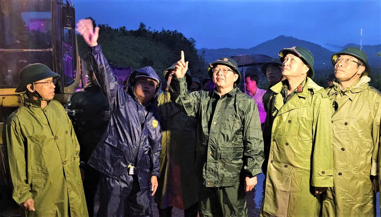 Ph&oacute; Thủ tướng Hồ Quốc Dũng: Th&ocirc;ng đ&egrave;o sạt lở nhưng kh&ocirc;ng n&ocirc;n n&oacute;ng, phải bảo đảm an to&agrave;n- Ảnh 1.