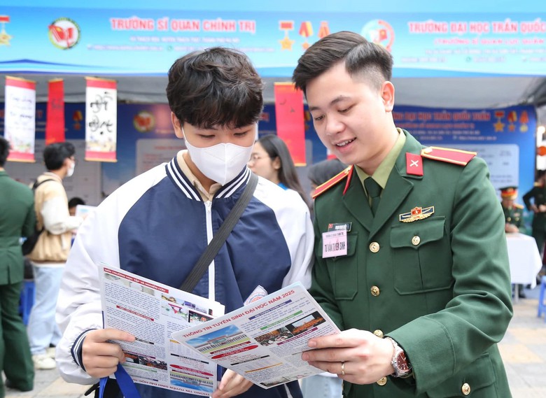Trường Sĩ quan Ch&iacute;nh trị thay đổi tổ hợp x&eacute;t tuyển từ 2026- Ảnh 1.
