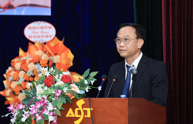 Thứ trưởng Phạm Minh H&agrave;: Đ&agrave;o tạo phải thiết thực, gắn với thực tiễn ng&agrave;nh X&acirc;y dựng- Ảnh 3.