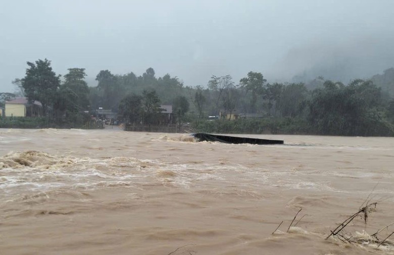 Mở rộng phạm vi t&igrave;m kiếm t&agrave;i xế &ocirc; t&ocirc; đầu k&eacute;o bị cuốn tr&ocirc;i mất t&iacute;ch ở Quảng Trị- Ảnh 10.