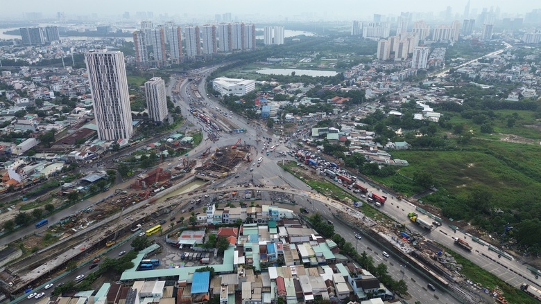 TP.HCM đặt quyết t&acirc;m tăng trưởng hai con số, coi 2026 l&agrave; năm tạo đ&agrave; bứt ph&aacute;- Ảnh 2.