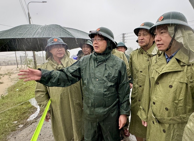 Ph&oacute; Thủ tướng Hồ Quốc Dũng: Khẩn cấp sơ t&aacute;n người d&acirc;n, huy động th&ecirc;m ca n&ocirc; trước lũ dữ- Ảnh 1.