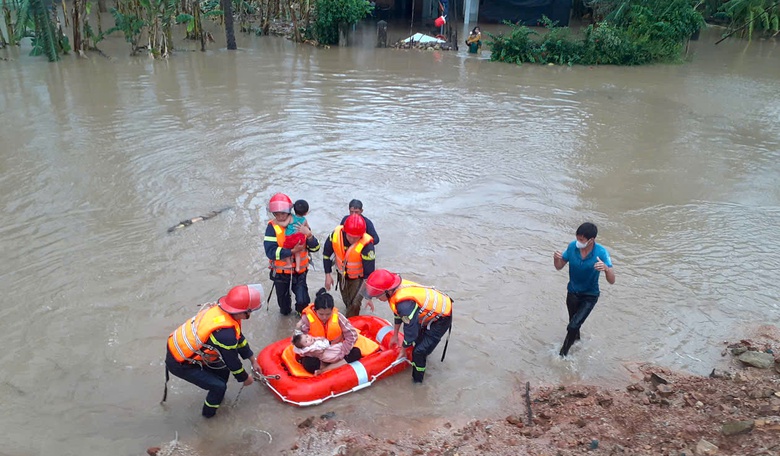 Mưa lũ lịch sử tại Đắk Lắk, hàng nghìn hộ dân phải sơ tán khẩn cấp- Ảnh 2. Mưa lũ lịch sử tại Đắk Lắk, hàng nghìn hộ dân phải sơ tán khẩn cấp- Ảnh 2.