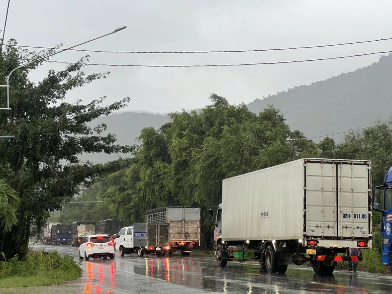 Nhiều tuyến quốc lộ qua Gia Lai bị chia cắt, hàng nghìn nhà dân bị ngập- Ảnh 3. Nhiều tuyến quốc lộ qua Gia Lai bị chia cắt, hàng nghìn nhà dân bị ngập- Ảnh 3.