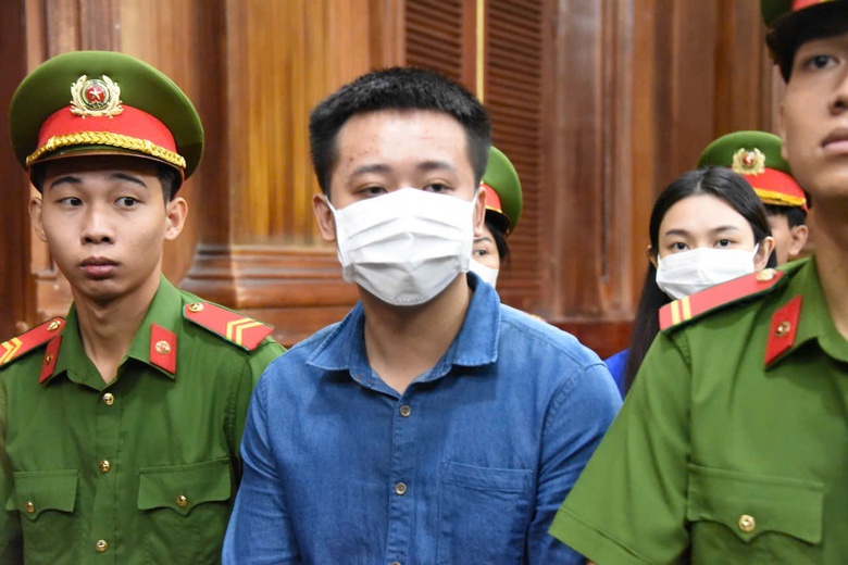 Đang x&eacute;t xử vụ kẹo Kera: Th&ugrave;y Ti&ecirc;n, Quang Linh Vlogs, Hằng Du Mục đối diện mức 1-5 năm t&ugrave;- Ảnh 1.