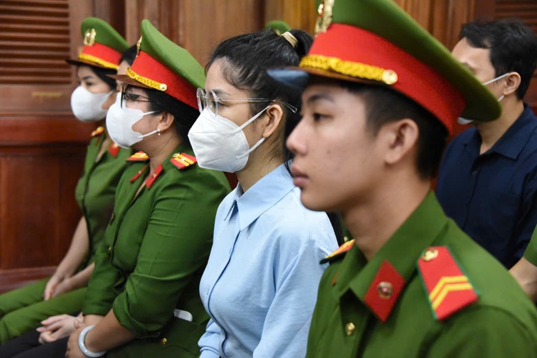 Đang x&eacute;t xử vụ kẹo Kera: Th&ugrave;y Ti&ecirc;n, Quang Linh Vlogs, Hằng Du Mục đối diện mức 1-5 năm t&ugrave;- Ảnh 2.