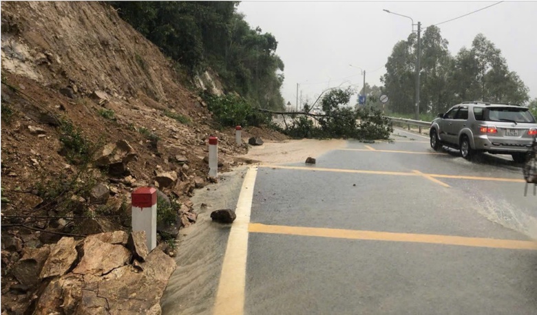 Chủ tịch Gia Lai: C&aacute;ch chức l&atilde;nh đạo x&atilde;, phường nếu chủ quan để xảy ra tai nạn m&ugrave;a mưa b&atilde;o- Ảnh 4.