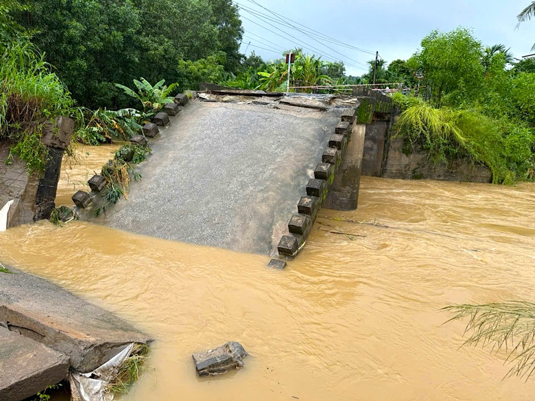 Lũ vừa r&uacute;t, Quảng Ng&atilde;i lại phải tất bật ứng ph&oacute; với b&atilde;o- Ảnh 1.