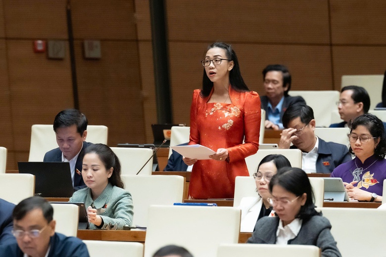 Miễn ph&iacute; s&aacute;ch gi&aacute;o khoa cần đi đ&ocirc;i kiểm so&aacute;t lạm dụng s&aacute;ch tham khảo- Ảnh 5.
