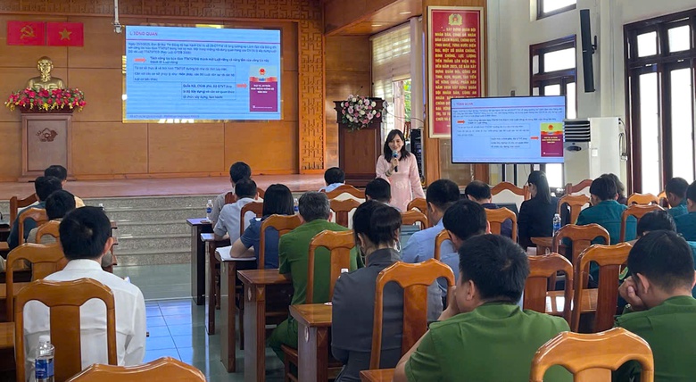 Quảng Ng&atilde;i đẩy mạnh phổ biến ph&aacute;p luật v&agrave; tập huấn nghiệp vụ về ATGT đường bộ- Ảnh 2.