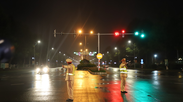 Đảm bảo an toàn giao thông tại Festival Sông Hồng 2025 ra sao?- Ảnh 9. Đảm bảo an toàn giao thông tại Festival Sông Hồng 2025 ra sao?- Ảnh 9.