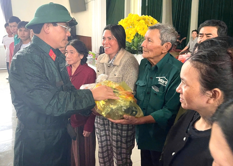 Mưa lũ miền Trung: Cấp 4.000 tấn gạo dự trữ quốc gia hỗ trợ vùng lũ Khánh Hòa và Gia Lai- Ảnh 11. Mưa lũ miền Trung: Cấp 4.000 tấn gạo dự trữ quốc gia hỗ trợ vùng lũ Khánh Hòa và Gia Lai- Ảnh 11.