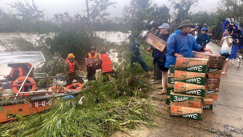 Mưa lũ miền Trung: Cấp 4.000 tấn gạo dự trữ quốc gia hỗ trợ vùng lũ Khánh Hòa và Gia Lai- Ảnh 21. Mưa lũ miền Trung: Cấp 4.000 tấn gạo dự trữ quốc gia hỗ trợ vùng lũ Khánh Hòa và Gia Lai- Ảnh 21.