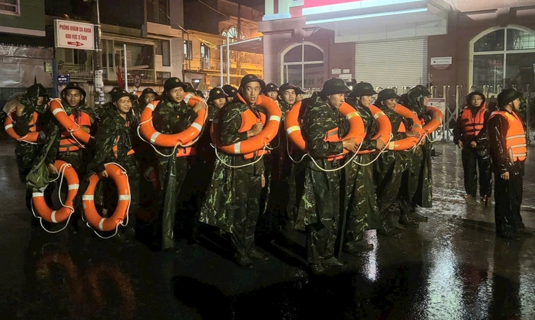 Mưa lũ miền Trung: Cấp 4.000 tấn gạo dự trữ quốc gia hỗ trợ vùng lũ Khánh Hòa và Gia Lai- Ảnh 23. Mưa lũ miền Trung: Cấp 4.000 tấn gạo dự trữ quốc gia hỗ trợ vùng lũ Khánh Hòa và Gia Lai- Ảnh 23.