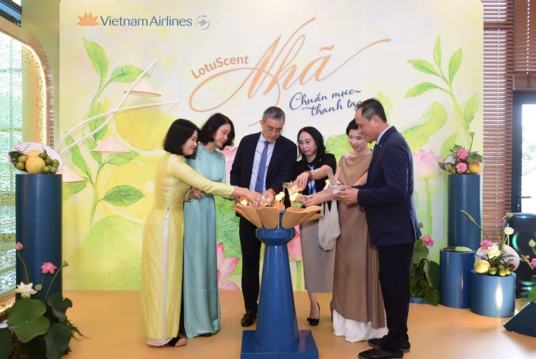 Vietnam Airlines &ldquo;kể chuyện bằng hương sen&rdquo; tr&ecirc;n h&agrave;nh tr&igrave;nh bay- Ảnh 1.