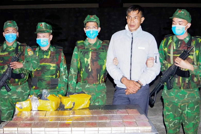 Thanh H&oacute;a: Bắt đối tượng vận chuyển 32 b&aacute;nh heroin- Ảnh 1.