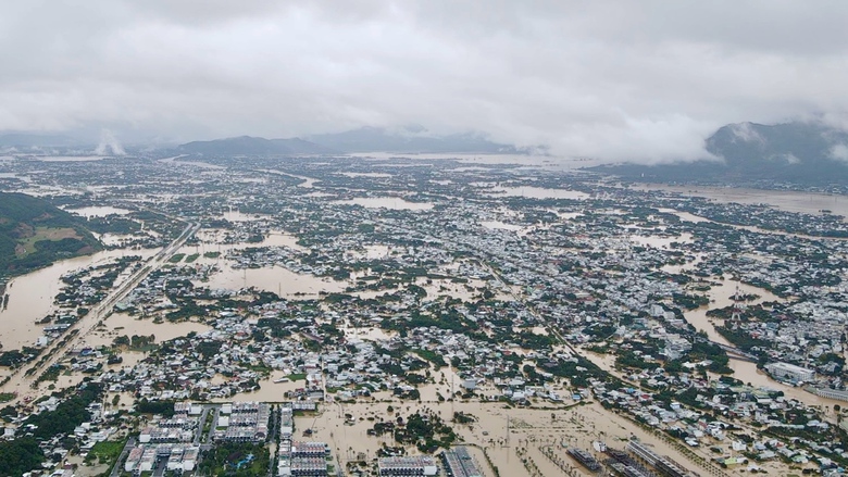 Ph&oacute; Thủ tướng Hồ Quốc Dũng y&ecirc;u cầu khẩn cấp cứu trợ: &ldquo;Kh&ocirc;ng để d&acirc;n thiếu ăn, thiếu nước&rdquo;- Ảnh 2.