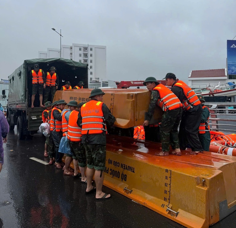 Mưa lũ miền Trung: Cấp 4.000 tấn gạo dự trữ quốc gia hỗ trợ vùng lũ Khánh Hòa và Gia Lai- Ảnh 5. Mưa lũ miền Trung: Cấp 4.000 tấn gạo dự trữ quốc gia hỗ trợ vùng lũ Khánh Hòa và Gia Lai- Ảnh 5.