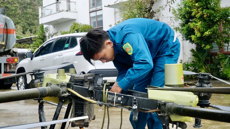 Ấm l&ograve;ng t&igrave;nh qu&acirc;n d&acirc;n sẻ chia với người d&acirc;n Gia Lai giữa m&ugrave;a lũ dữ- Ảnh 7.