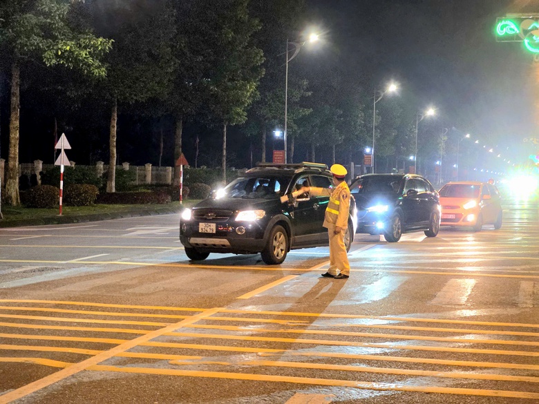 Đảm bảo an toàn giao thông tại Festival Sông Hồng 2025 ra sao?- Ảnh 4. Đảm bảo an toàn giao thông tại Festival Sông Hồng 2025 ra sao?- Ảnh 4.