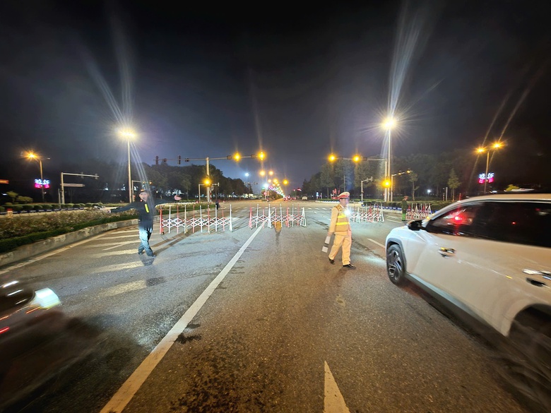 Đảm bảo an toàn giao thông tại Festival Sông Hồng 2025 ra sao?- Ảnh 8. Đảm bảo an toàn giao thông tại Festival Sông Hồng 2025 ra sao?- Ảnh 8.