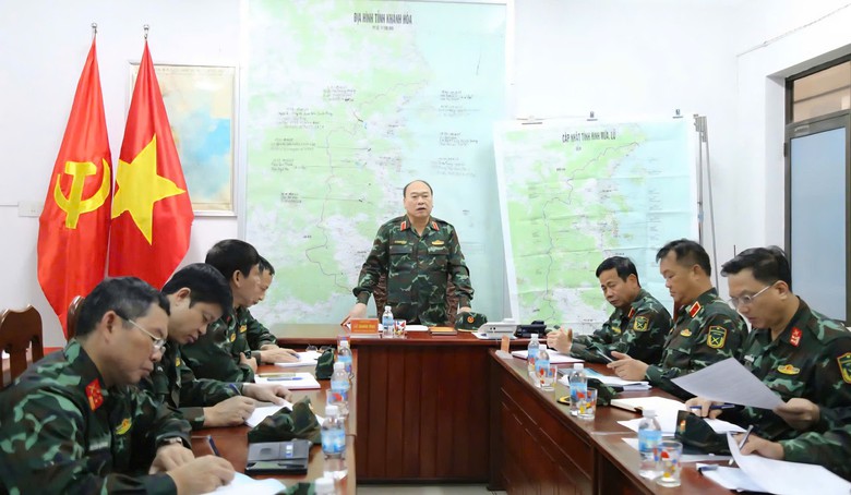 Mưa lũ tại miền Trung: Cứu hộ th&agrave;nh c&ocirc;ng hơn 40 c&ocirc;ng nh&acirc;n cao tốc bị c&ocirc; lập giữa lũ- Ảnh 22.