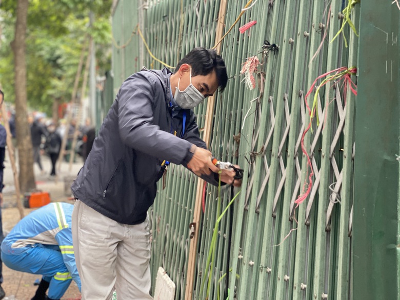 Hà Nội: Phường Vĩnh Tuy ra quân dẹp chợ tạm, chợ cóc- Ảnh 8. Hà Nội: Phường Vĩnh Tuy ra quân dẹp chợ tạm, chợ cóc- Ảnh 8.